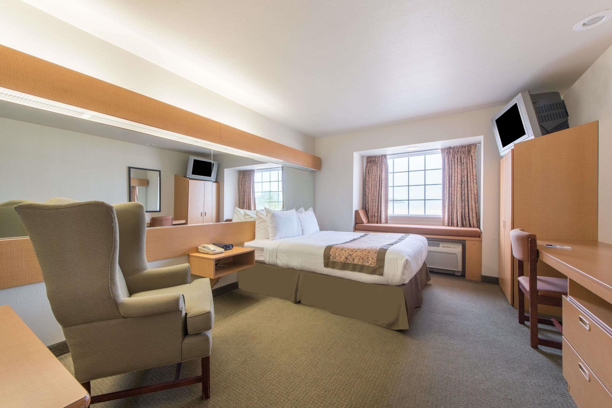 Microtel & By Wyndham Hotel 2*