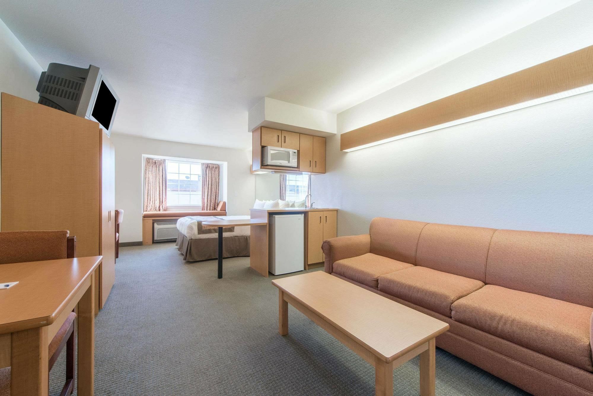 Hotel Microtel & By Wyndham 2*